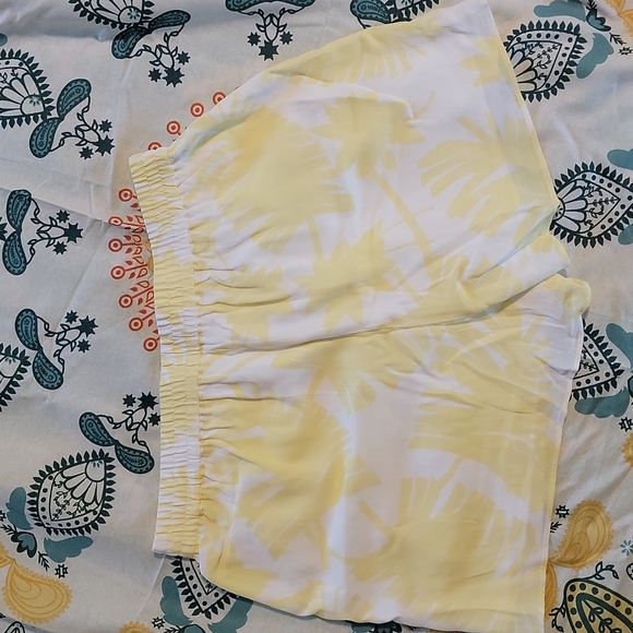 Shorts - Picture 3 of 5